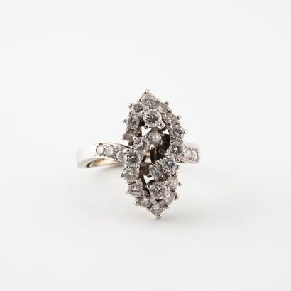 null Bague style marquise en platine (850) ornée de diamants de taille brillant en...