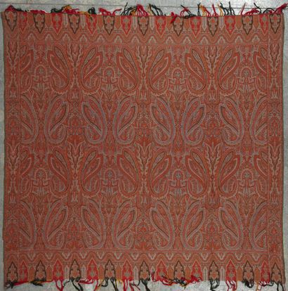 LYON Châle en laine polychrome à décor de botehs.

168 x 171 cm.
