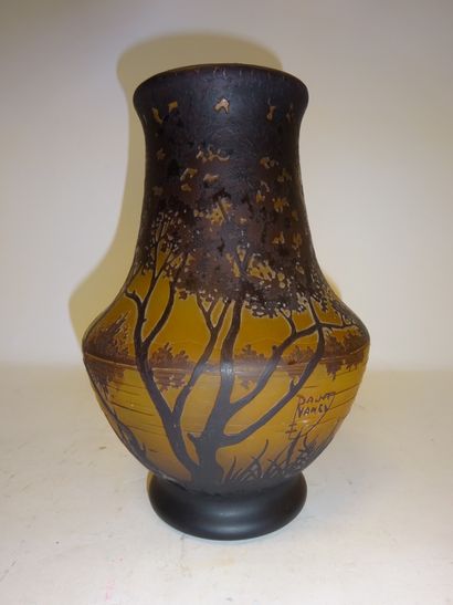 Etablissements DAUM Baluster vase on heel.

Proof in brown and brown multi-layered...