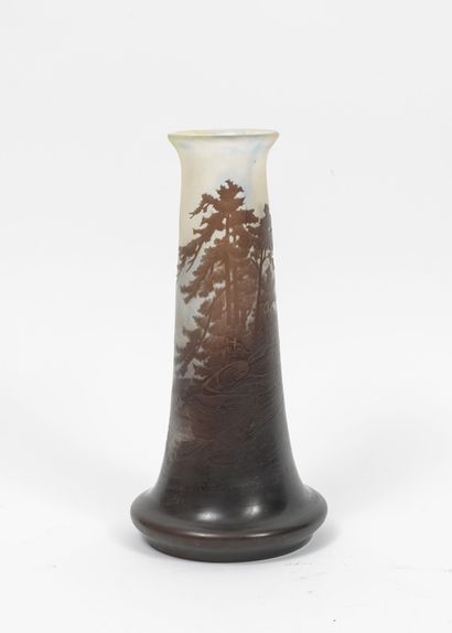 ÉTABLISSEMENTS GALLÉ Vase with large flat bottom, truncated cone-shaped body and...