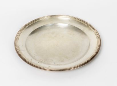 null Circular silver dish (950), slightly hollow, with the edge underlined of nets.

Goldsmith's...