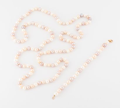 null 
Half set including a bracelet and a necklace, made of white, beige and pink...