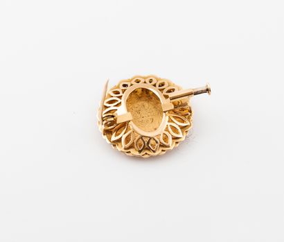 null Yellow gold (750) brooch centered with a 20 franc gold coin, Napoleon III, 1857....