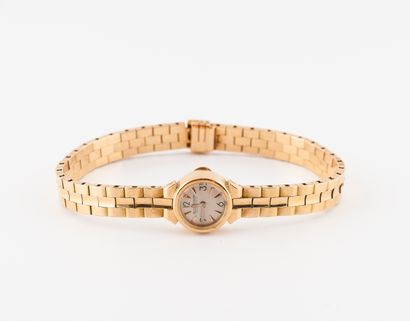 JAEGER LECOULTRE Ladies' wristwatch in yellow gold (750). 
Round case. 
Dial with...