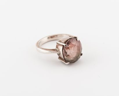 null Silver ring (min. 800) set with a pale oval facetted ametrine in claw setting....