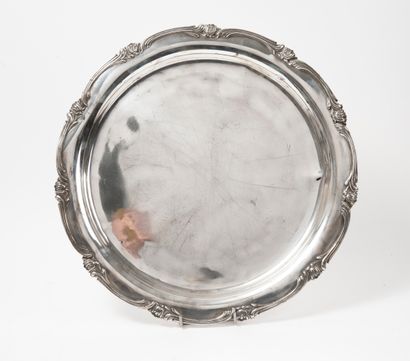 TRAVAIL ÉTRANGER Large circular silver platter (min. 800) with a curved edge, underlined...