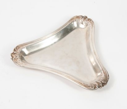 CARDEILHAC, Paris Triangular silver bowl (950), with rounded openwork corners, decorated...