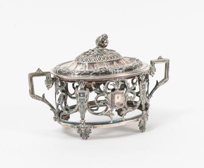 null Two pieces of silver (950 / Minerve mark):

- Four-legged confiturier mount,...
