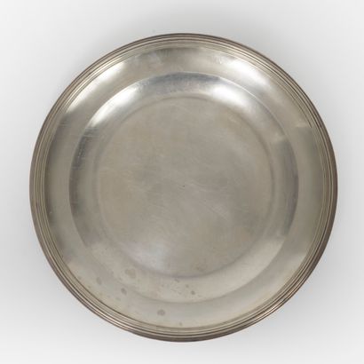 null Circular silver dish (950), slightly hollow, with the edge underlined of nets.

Goldsmith's...