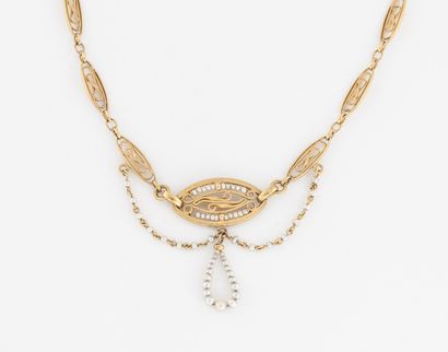 null Yellow gold (750) necklace with filigree links decorated with white pearl seeds....