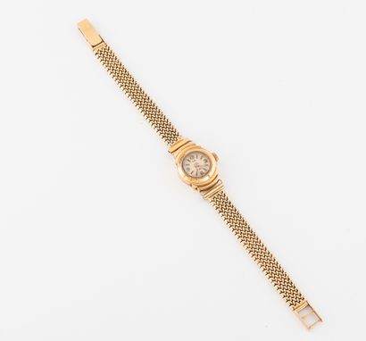 LIP Ladies' wristwatch in yellow gold (750). 
Round case. 
Dial with cream background,...