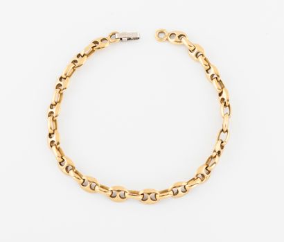  Yellow gold (750) coffee bean bracelet. 
Clasp in yellow gold (750) with rhodium...