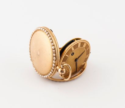 FRANCE, première moitié du XIXème siècle Yellow gold (750) collar watch. 
Guilloché...