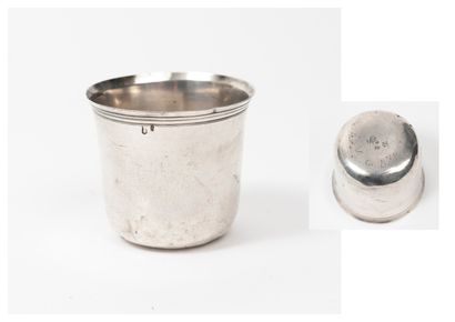 FRANCE, dernier tiers du XVIIIème siècle Small silver goblet (950), with the neck...