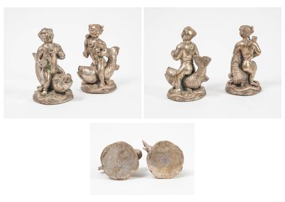 CHINE, XXème siècle Girl and boy each riding a carp. 

Statuette in silver plated...