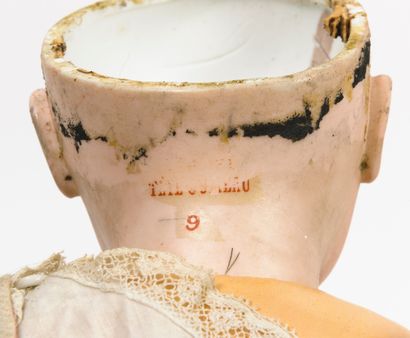 JUMEAU Doll, porcelain head, marked "Tête Jumeau 9" with red stamp. 

Closed mouth,...