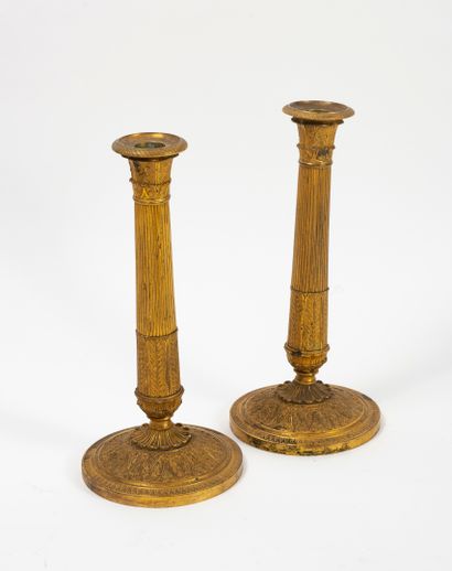 FRANCE, XIXEME SIECLE 
Two pairs of torches:




- A pair with ribbed shaft, in brass,...
