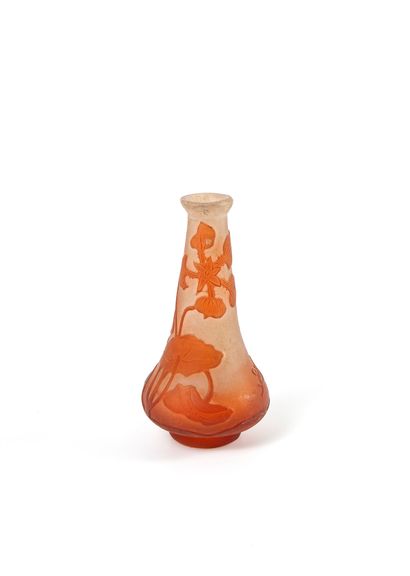 ÉTABLISSEMENTS GALLÉ Vase miniature soliflore à panse légèrement renflée sur petit...