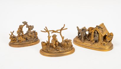 FRANCE, fin du XIXème siècle Trois encriers en bronze doré :

- chien chassant le...