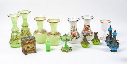 LOT D'OPALINES 
Including:




A rectangular enamelled glass and brass box (H.: 11.5...