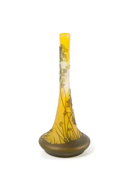 ÉTABLISSEMENTS GALLÉ Vase soliflore à large panse sur léger talon.

Epreuve en verre...