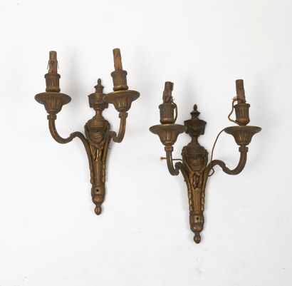 null 
Batch of lights :




- A pair of small ormolu and white marble candelabras,...