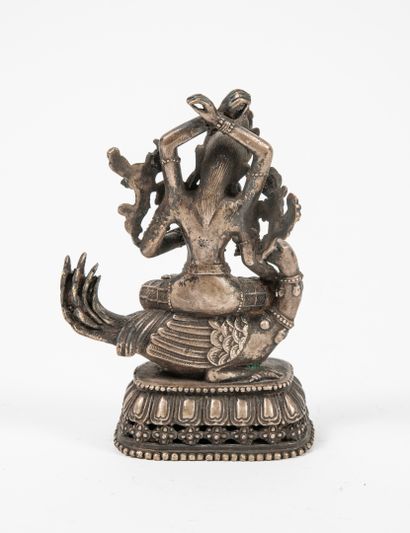 CHINE, début du XXème siècle Bodhisattva with four arms resting on a goose. Lofty...