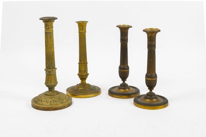 FRANCE, seconde quart du XIXème siècle 
Quatre paires de flambeaux en bronze et ou...