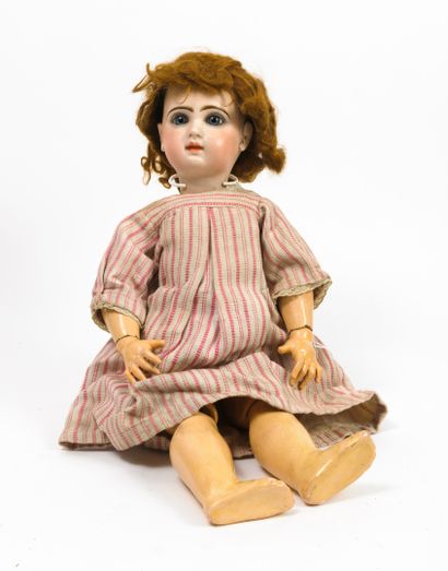JUMEAU Doll, porcelain head, marked "Tête Jumeau 9" with red stamp. 

Closed mouth,...