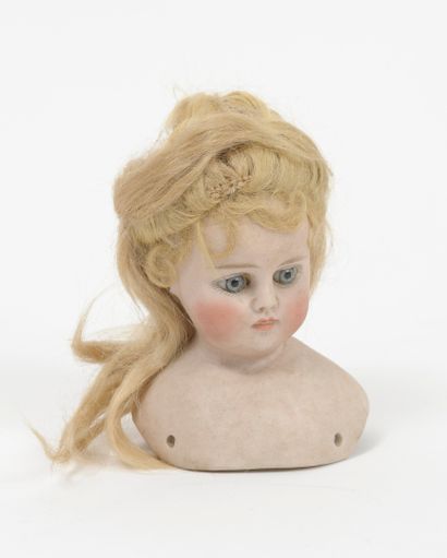 null Two busts of Parisian dolls in porcelain.

- one with swivel head, collar marked...