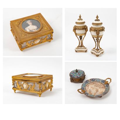 
Lot :




A pair of white marble and gilt...