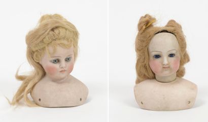 Deux bustes de poupées parisiennes en porcelaine.

-...