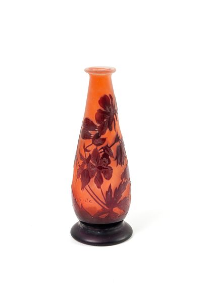 Etablissements GALLÉ Conical vase on foot.

Proof in garnet lined glass on a salmon...