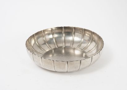 Circular silver bowl (950) with pinched ribs...