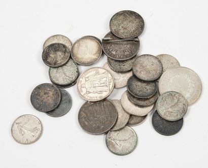 FRANCE ET DIVERS Lot of 25 silver coins (min. 800) including : 

- 15 coins of 5...