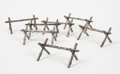 CARDEILHAC Seven silver knife holders (950), with X-shaped legs in imitation of bark.

Minerve...