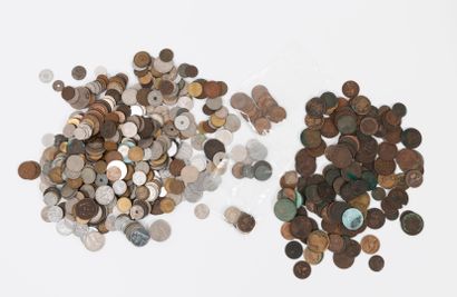 TOUS PAYS, XIXème-XXème siècles Coins and some tokens in metal or copper.

Some overmoulding.

Wear,...