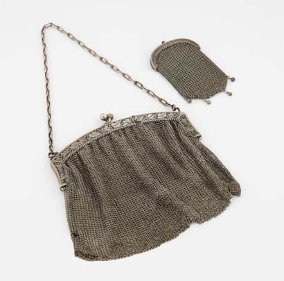 null Silver evening bag and purse (min. 800) and mesh.

Total weight: 263 g. - Width:...