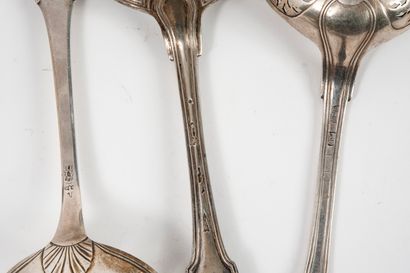 null Three silver sprinkling spoons (950) :

- one with filets, the spoon with pierced...