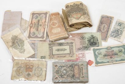RUSSIE, de 1898 à 1918 Important ensemble de billets de banque.

- 89 de 1 rouble...