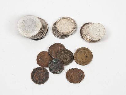 FRANCE ET DIVERS Lot of silver coins (min. 800), including 50 Francs, 10 Francs,...