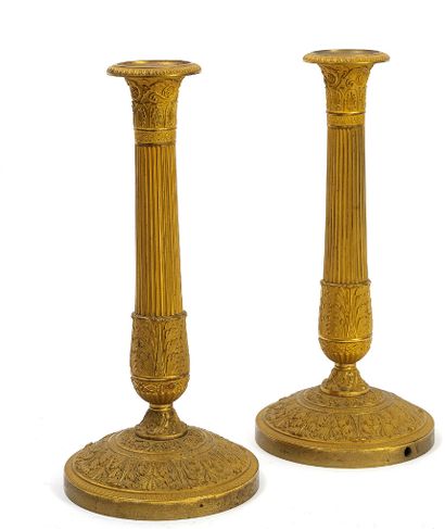 null 
PAIR OF TORCHES 



In gilt brass, with ribbed shaft, rings and acanthus leaf...