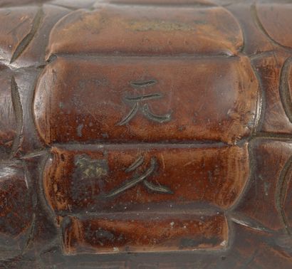 JAPON Crabe en bronze à patine brune aux pinces et pattes articulées.
Jizaï okimono.
Signé...