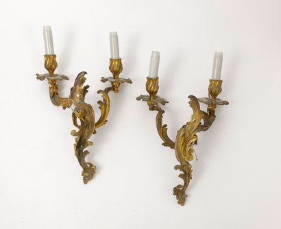 null 
PAIR OF SCONCES 



In chased and gilt bronze, asymmetrical form and forming...