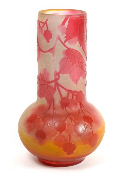 ÉTABLISSEMENTS GALLÉ Vase with swollen body on small heel and tubular neck.
Pink...