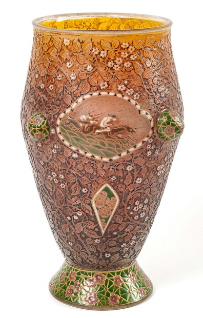 Émile GALLÉ (1846-1904) 
Vase Aux cavaliers persans de forme tronconique sur pied...