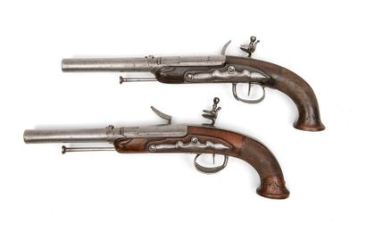 France Two pistols of officer, with flint, being able to form pair.
A lock signed...