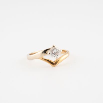 Rhodium-plated yellow gold (585) solitaire...