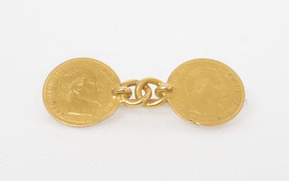 null Broche formée de deux pièces de 5 francs Napoléon III.

Epingle en or jaune...