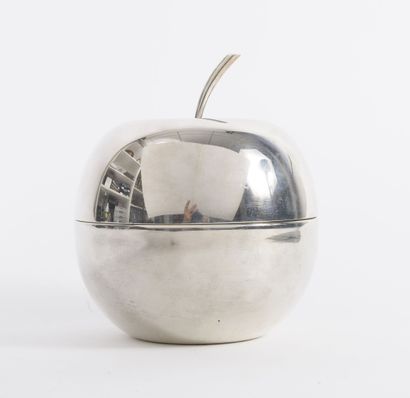 CHRISTOFLE - Fleuron.

Seau à glace, couvert, en métal argenté, en forme de pomme....